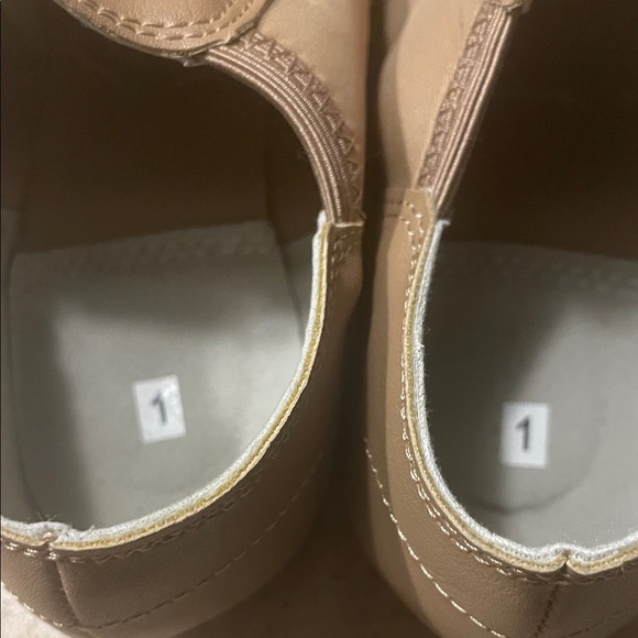 Kids Tan Jazz Shoes - Picture 2 of 6